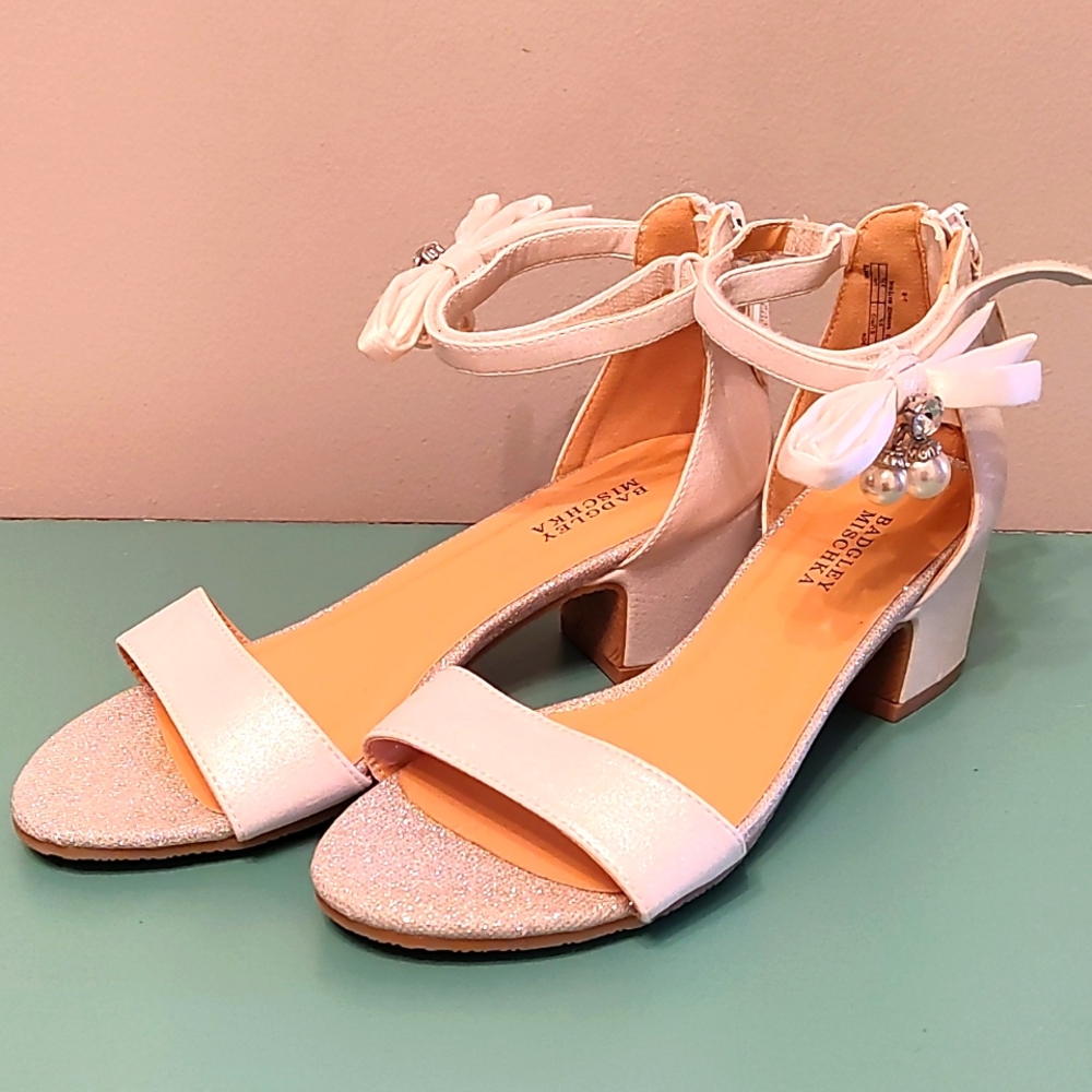 Like new Badgley Mischka girls shoe